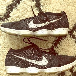 Women’s Nike flyknit zoom agility shoes